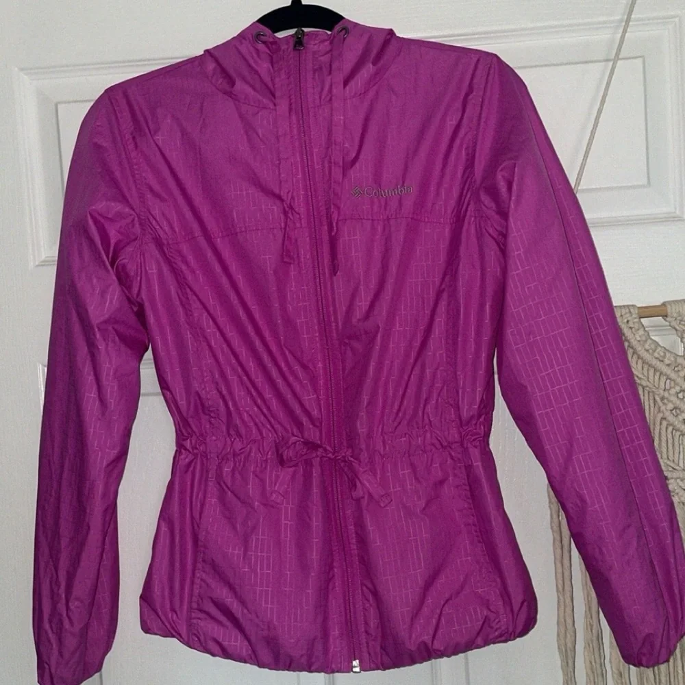 Columbia Women’s Hooded Windbreaker Jacket - Picture 5 of 12